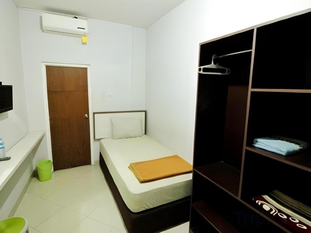Zaen Hotel Syariah Solo Exterior photo
