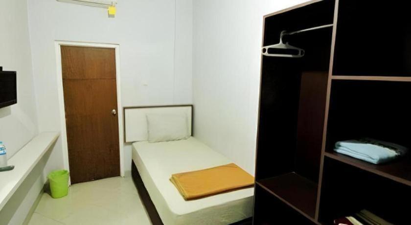 Zaen Hotel Syariah Solo Exterior photo