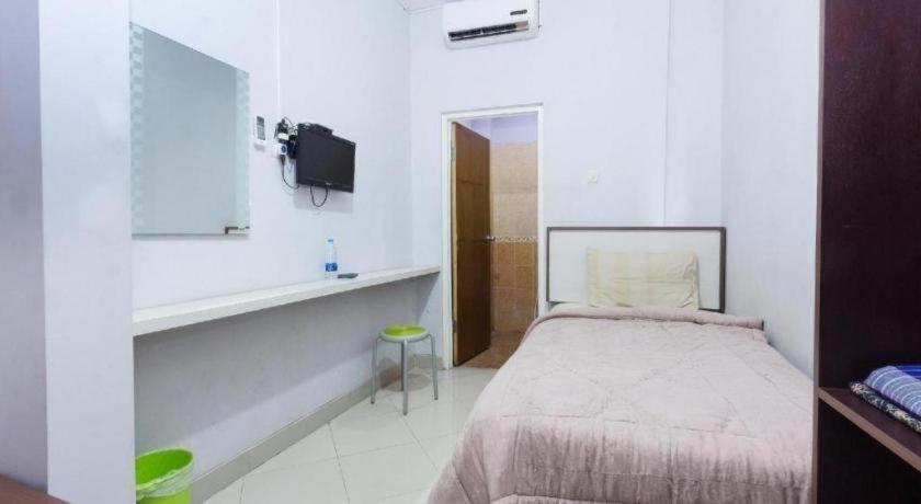 Zaen Hotel Syariah Solo Exterior photo
