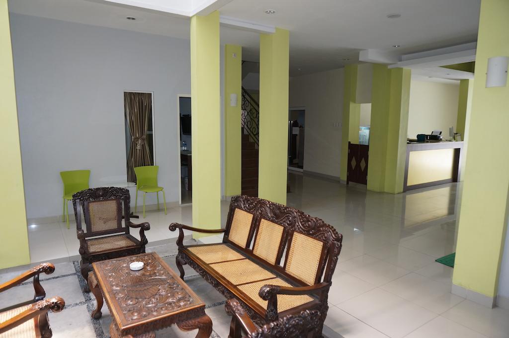 Zaen Hotel Syariah Solo Exterior photo